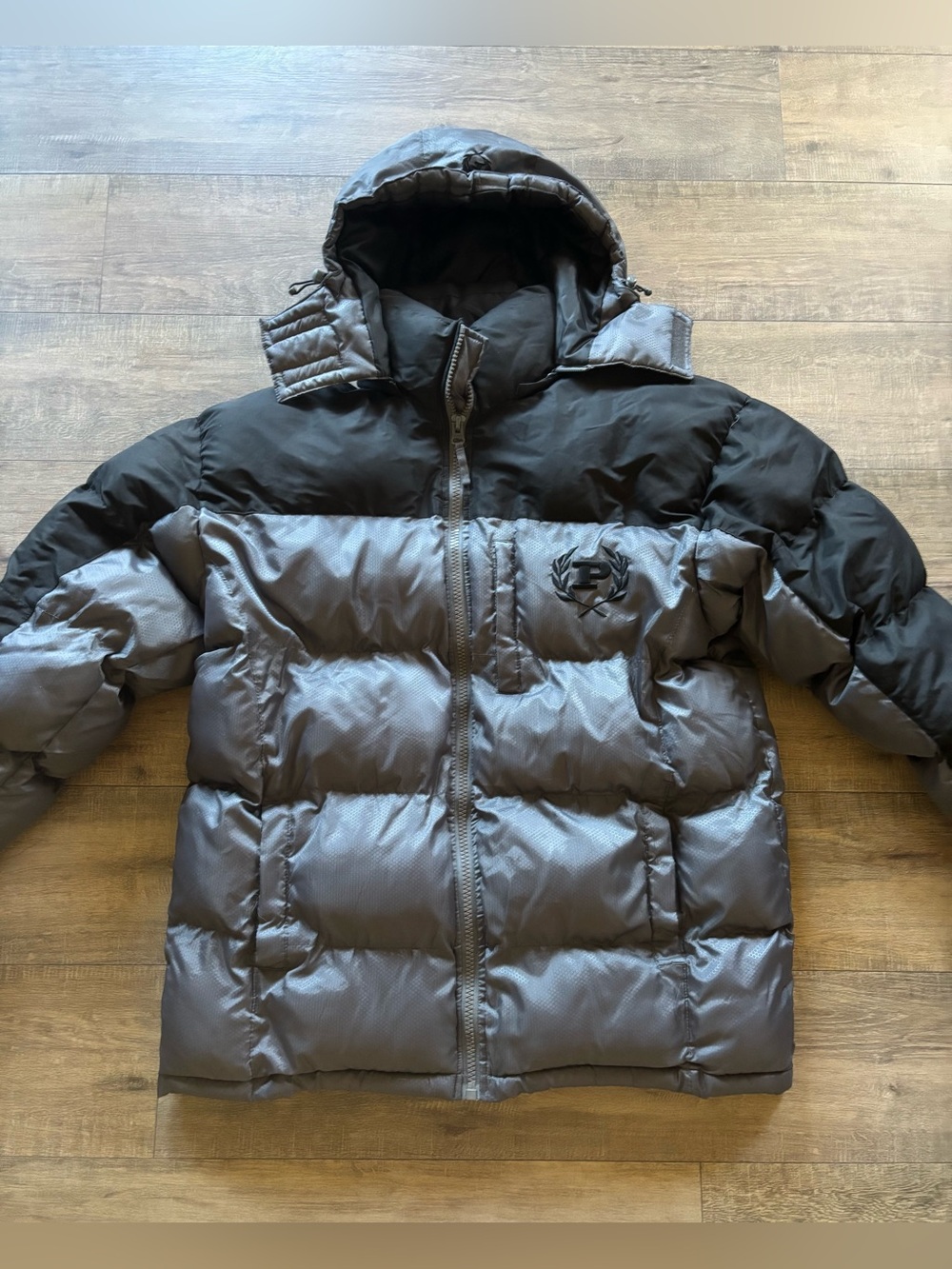 Phat Farm Classics Y2K men’s size large gray and black chunky puffer coat